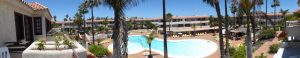 Vue de notre balcon sur la piscine du Fuertepark Apartementos.
